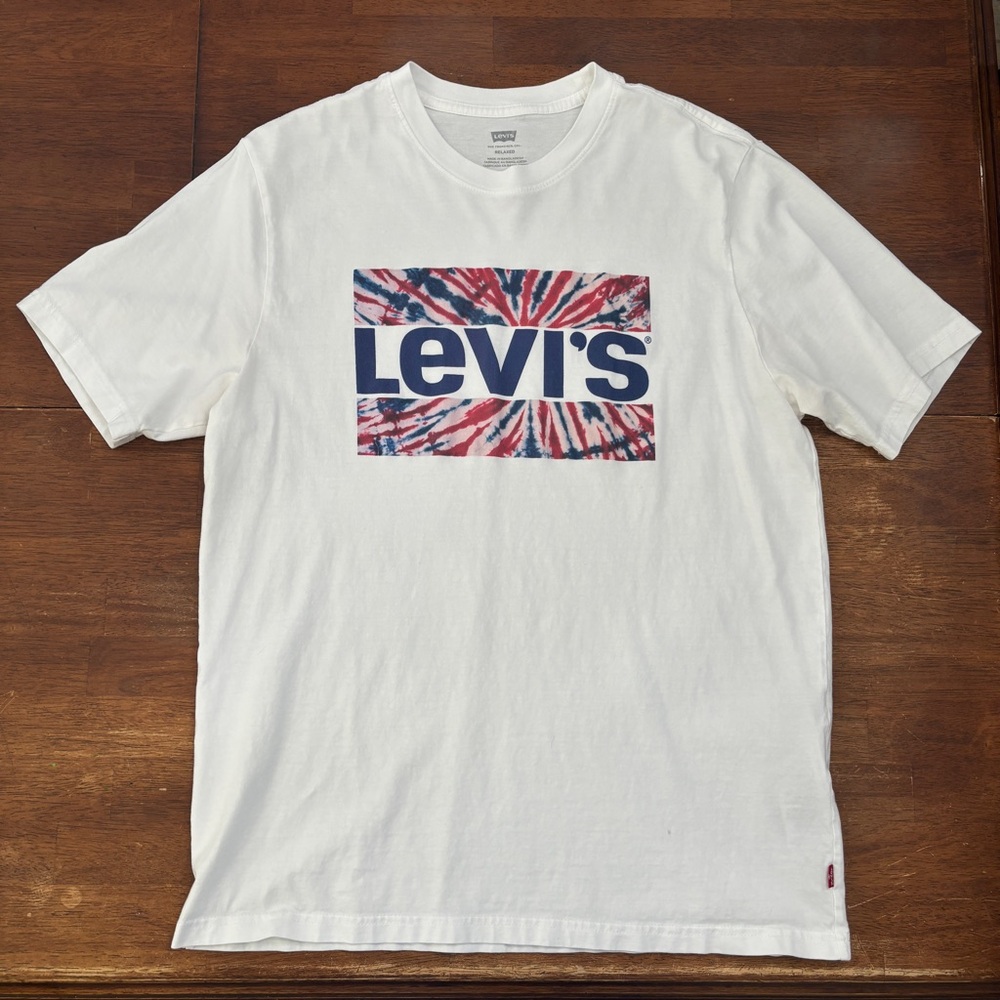 Levi’s Graphic Tee